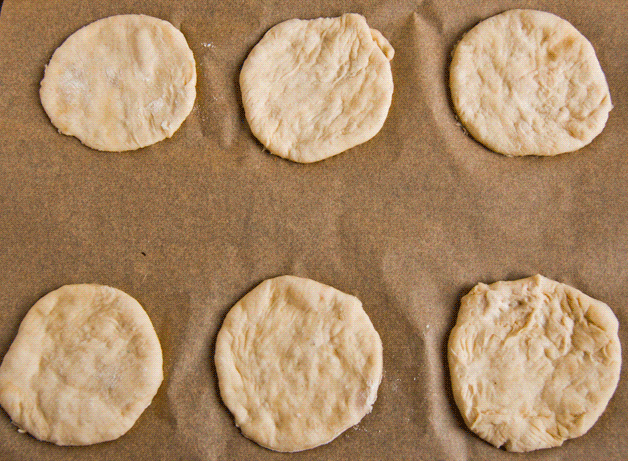 Pieczenie bułkowych pizz